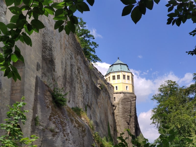 Blick hoch zur Friedrichsburg